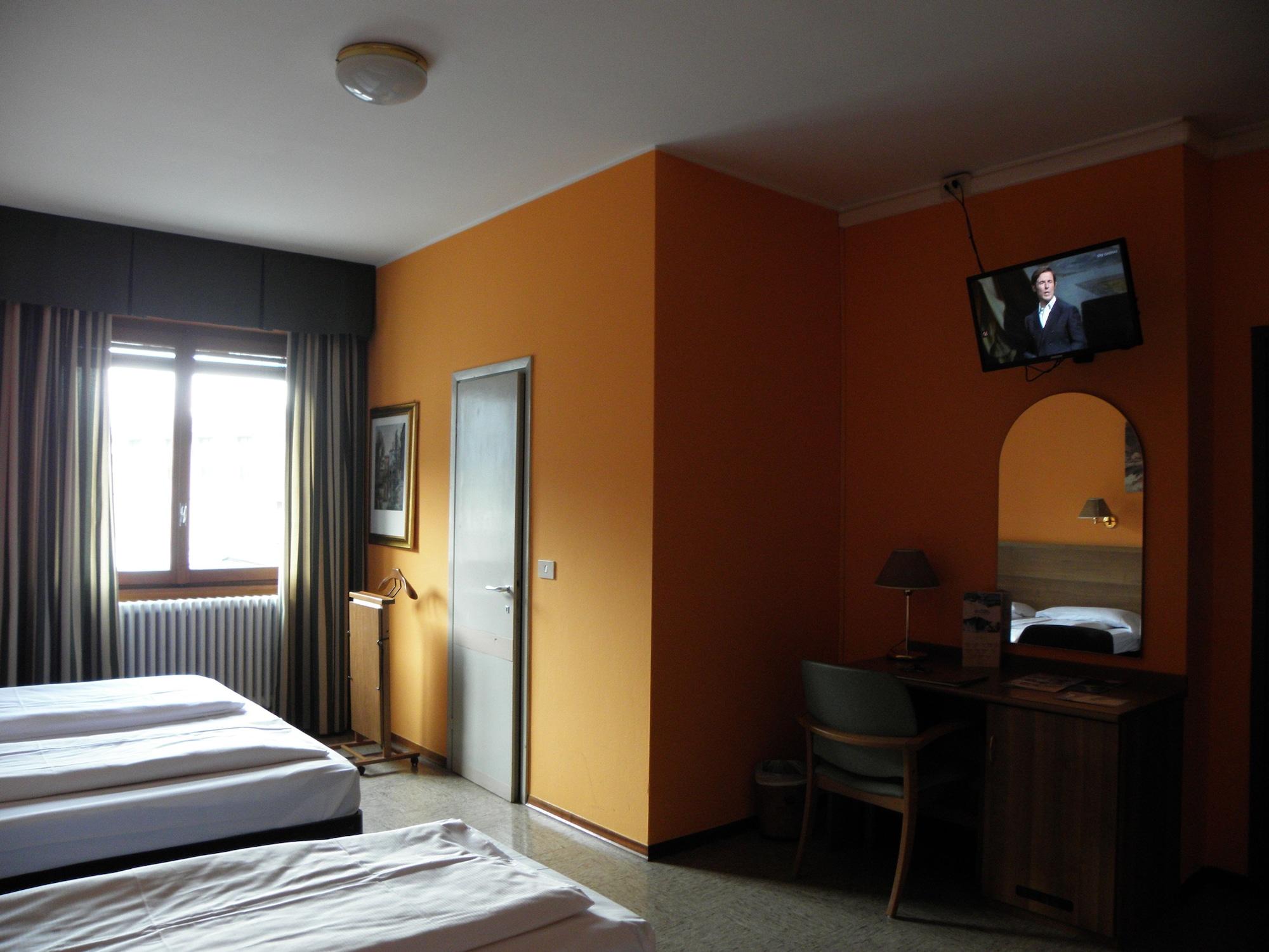 Hotel Corona Tirano Kültér fotó