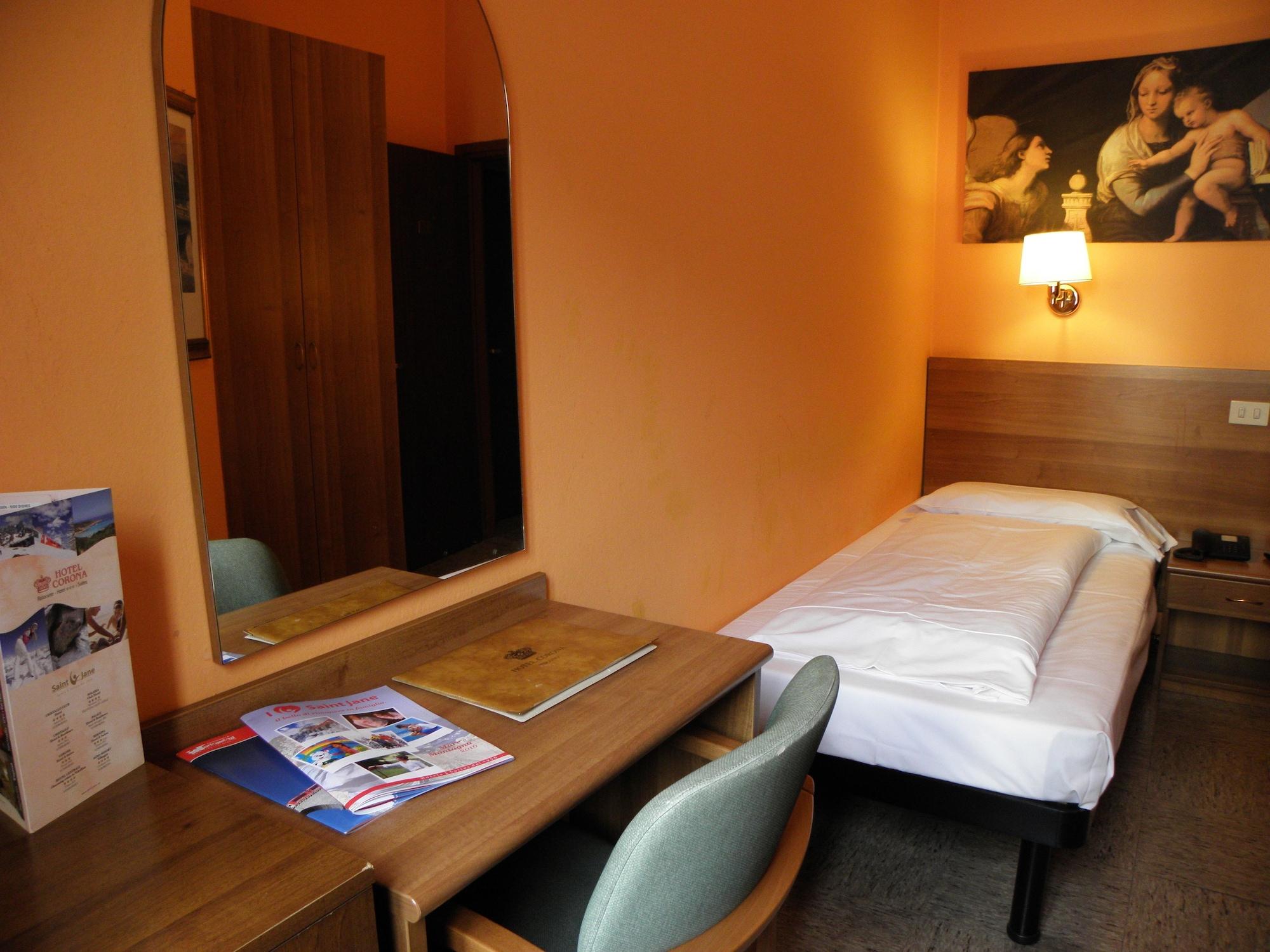 Hotel Corona Tirano Kültér fotó