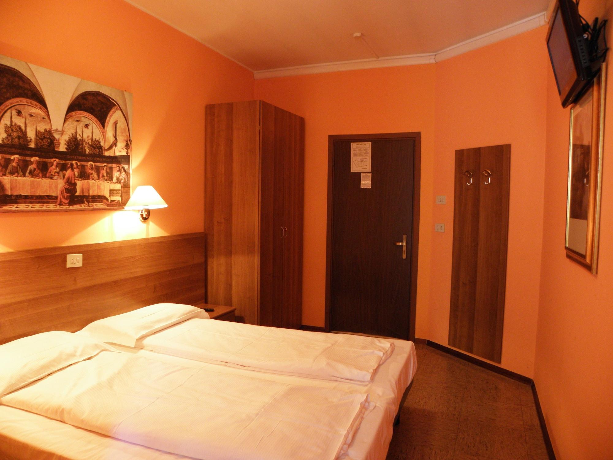 Hotel Corona Tirano Kültér fotó