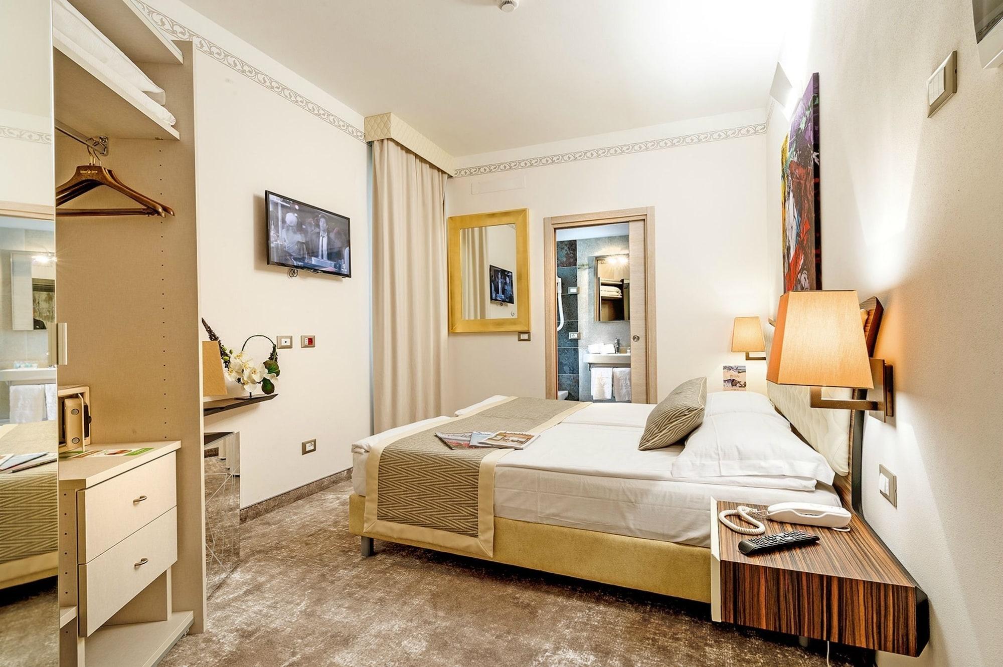 Hotel Corona Tirano Kültér fotó