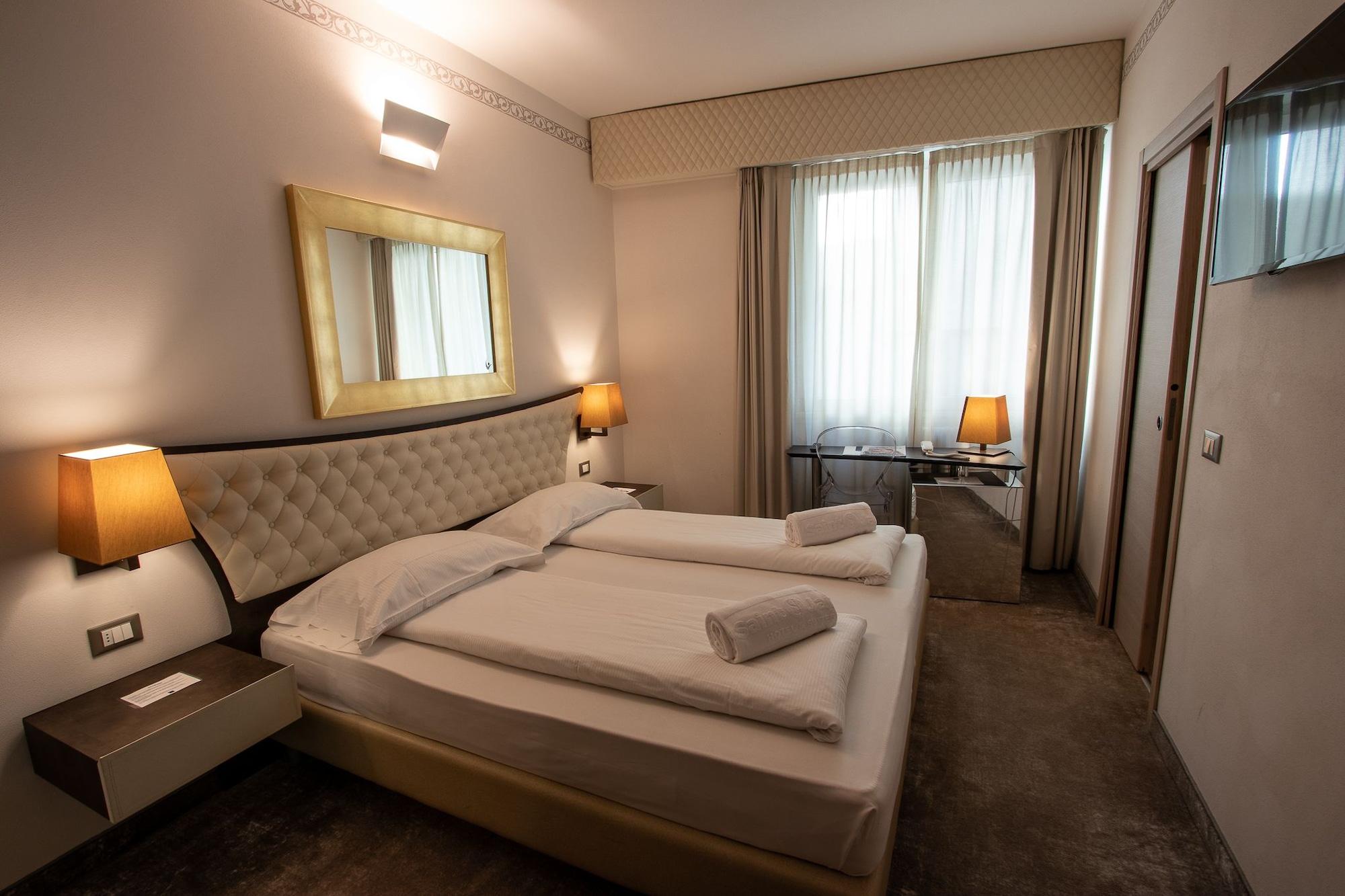 Hotel Corona Tirano Kültér fotó