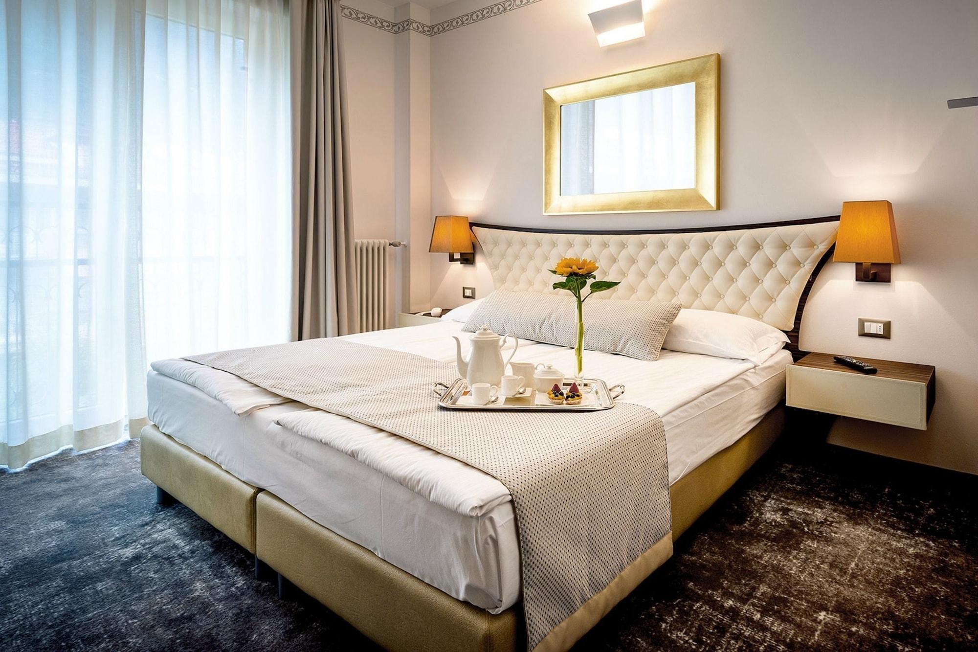 Hotel Corona Tirano Kültér fotó