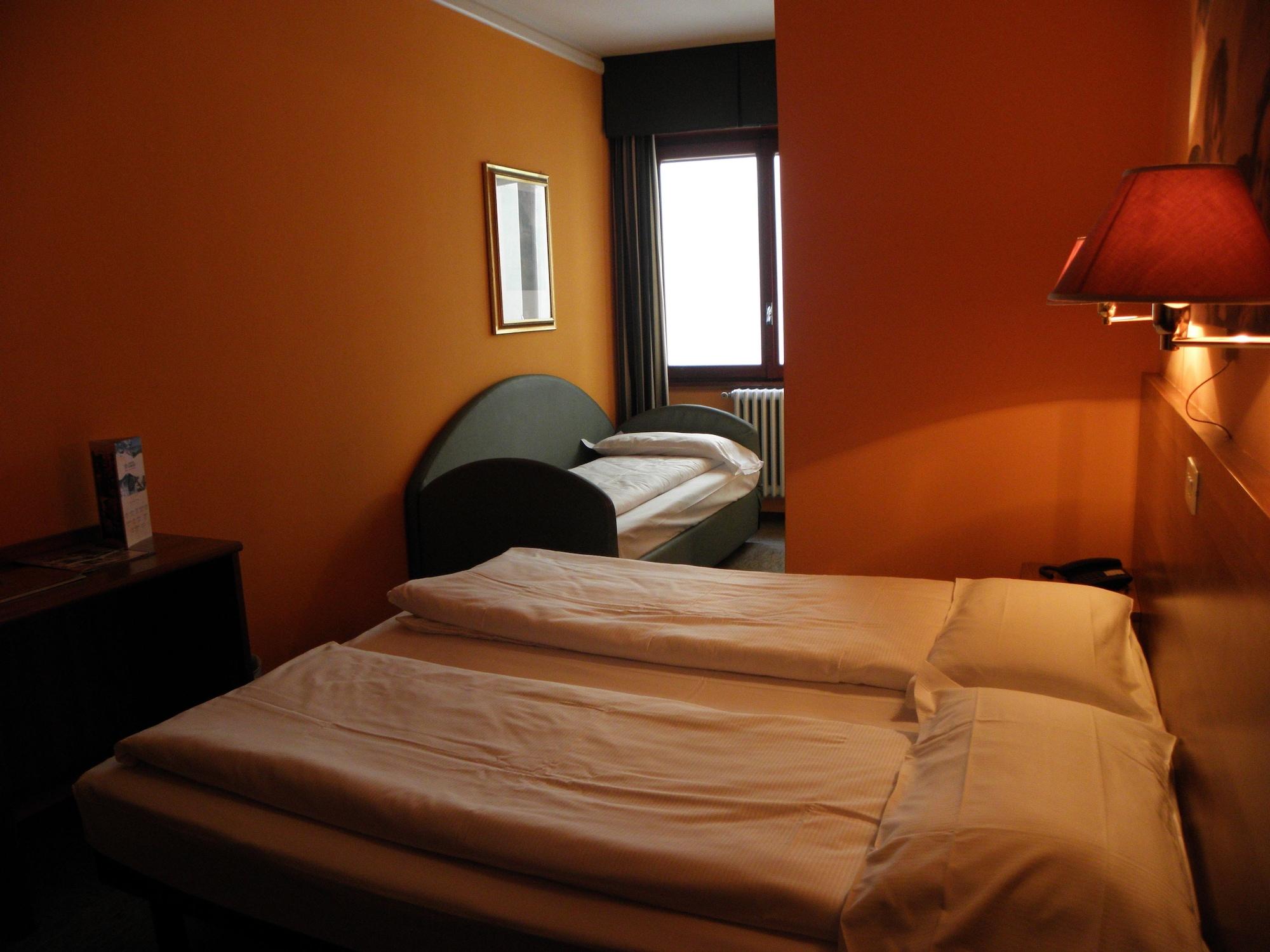 Hotel Corona Tirano Kültér fotó