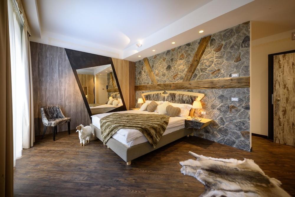 Hotel Corona Tirano Kültér fotó