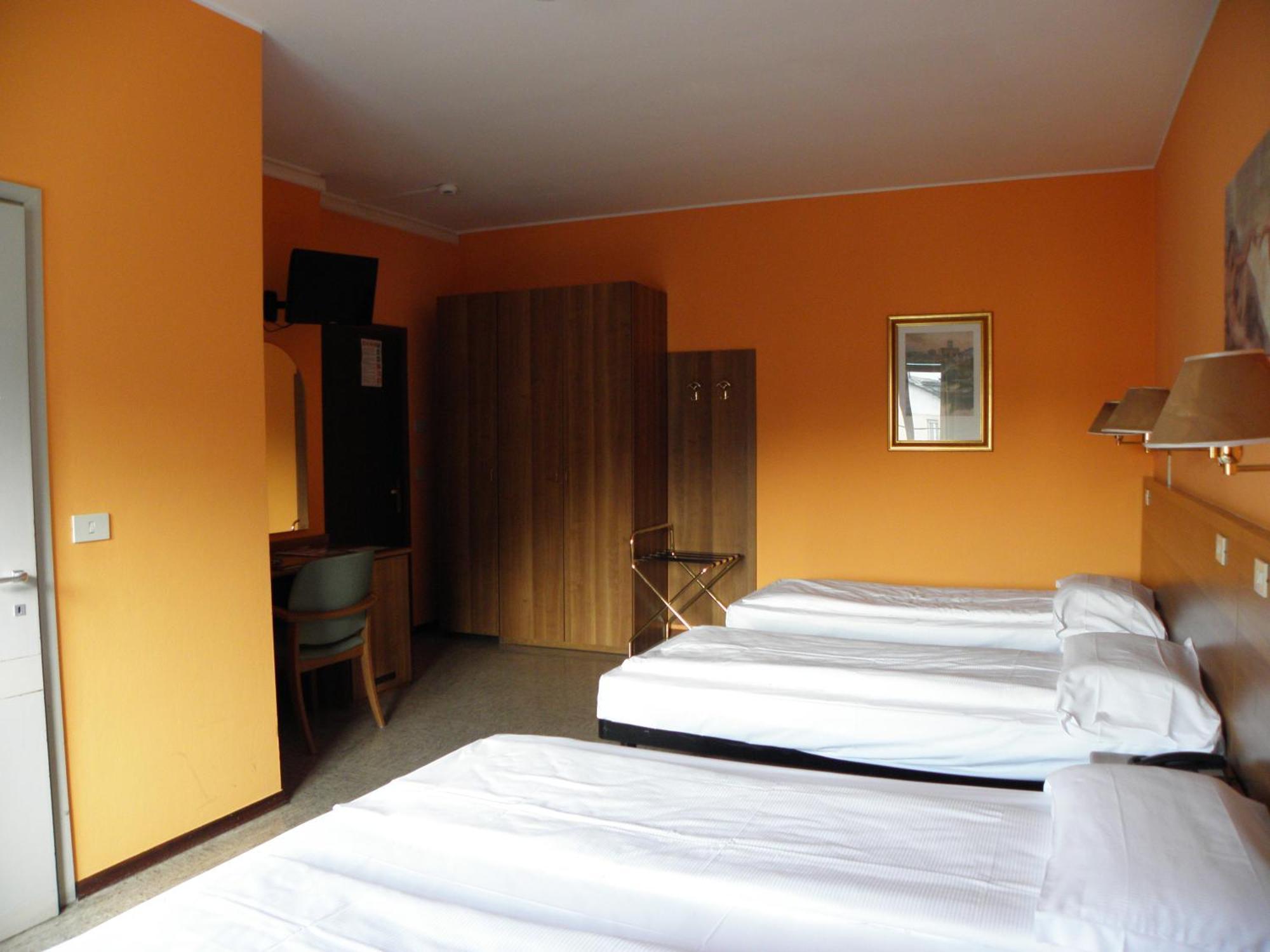 Hotel Corona Tirano Szoba fotó