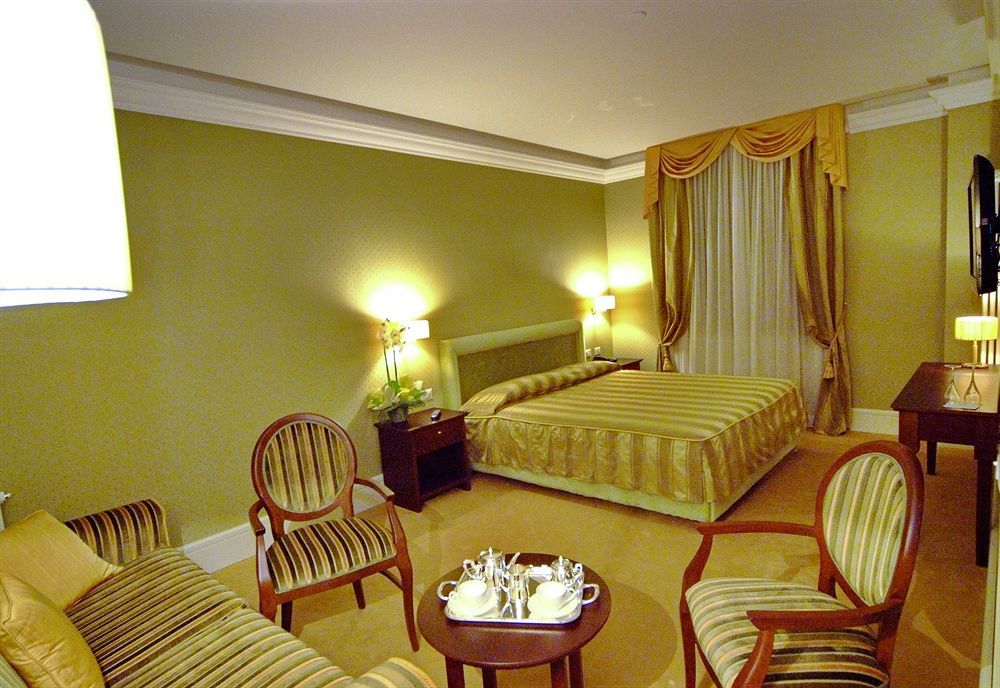 Hotel Corona Tirano Kültér fotó