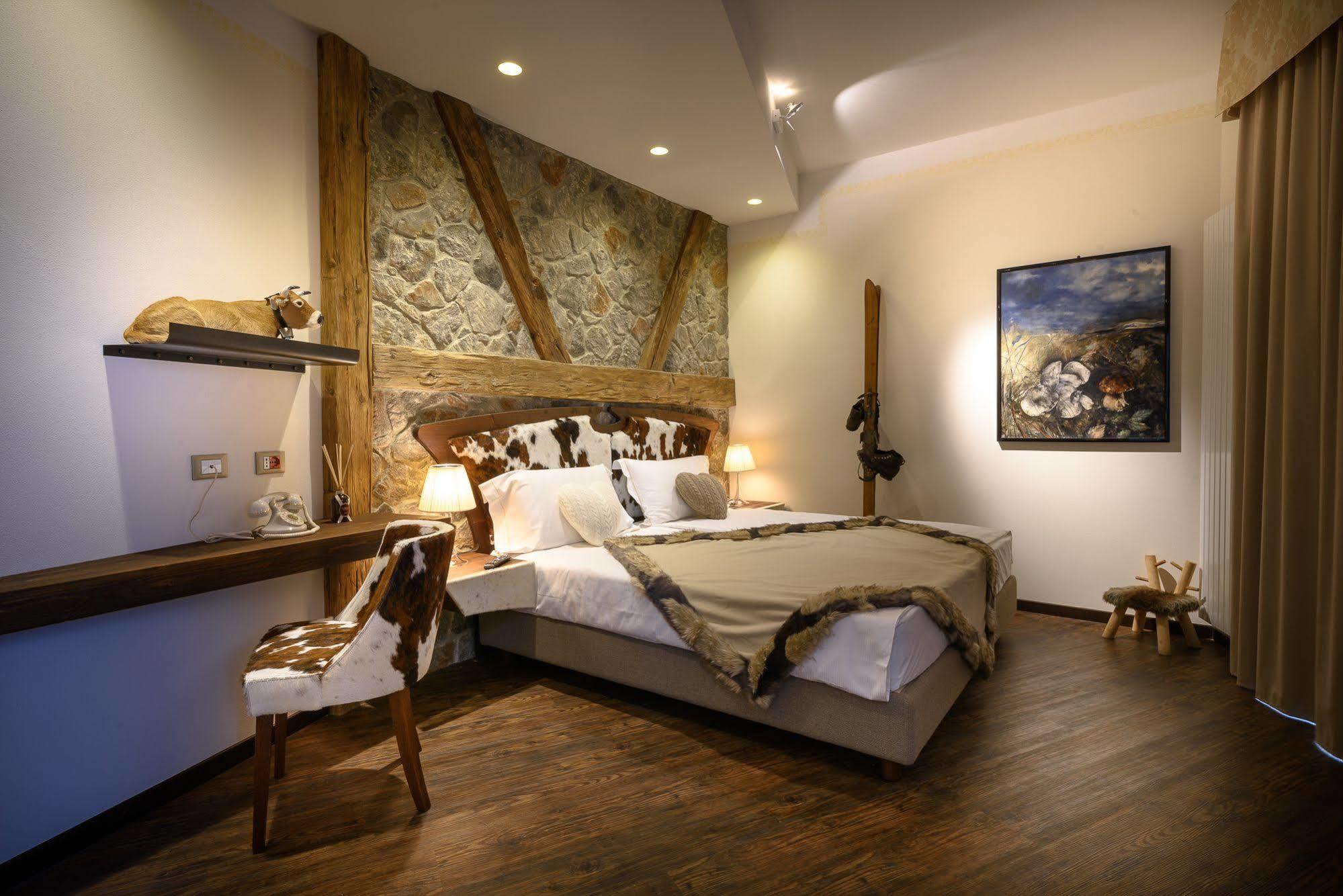 Hotel Corona Tirano Kültér fotó