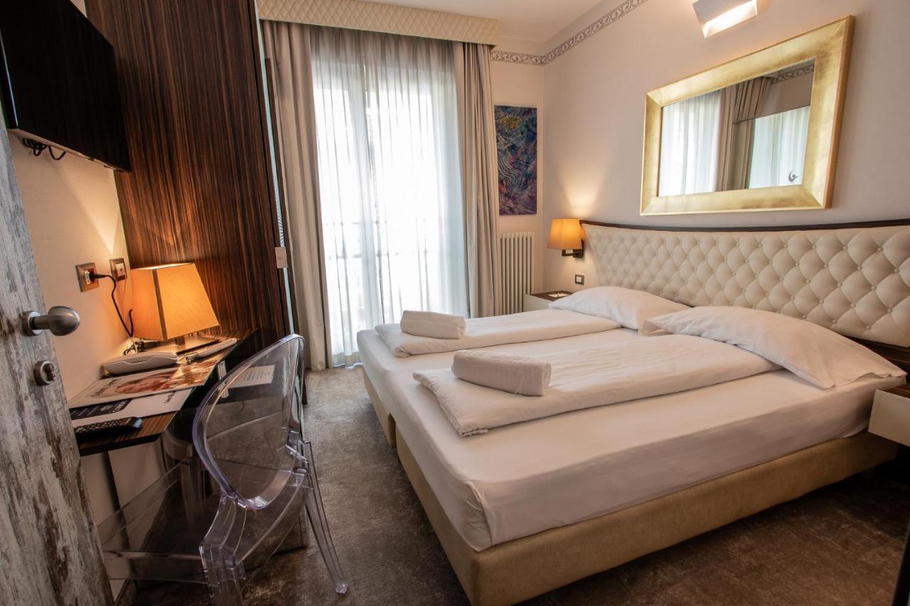 Hotel Corona Tirano Kültér fotó