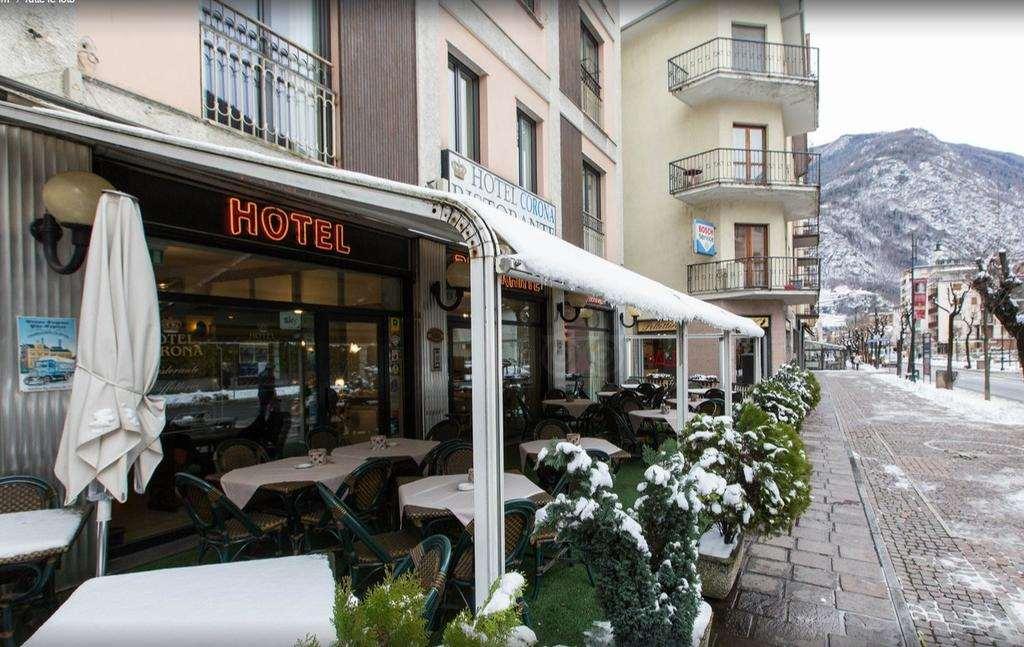 Hotel Corona Tirano Kültér fotó