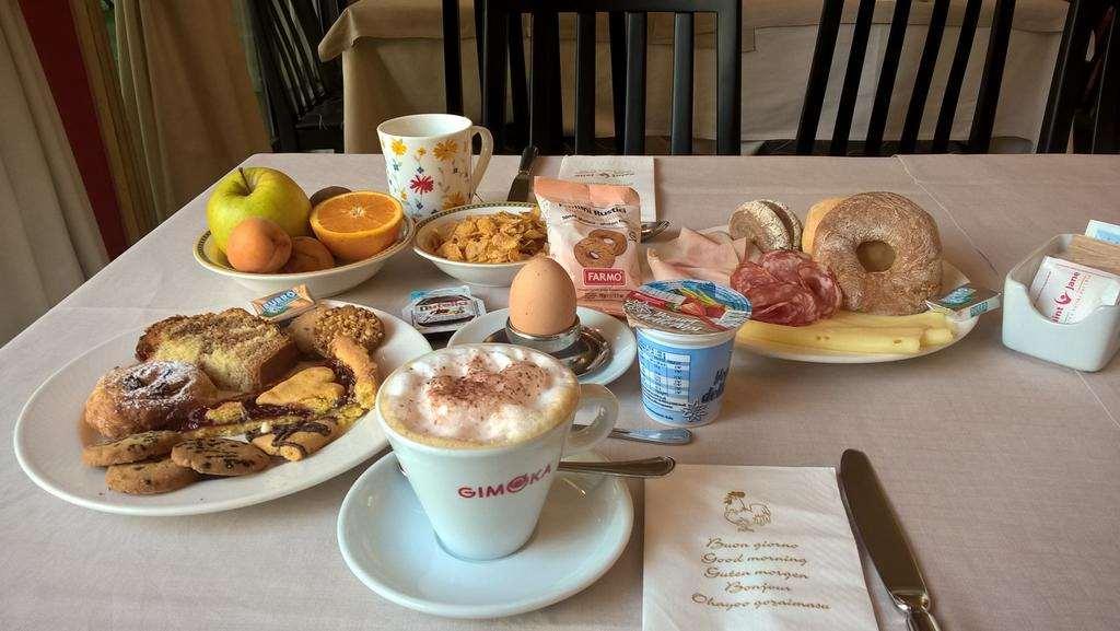 Hotel Corona Tirano Étterem fotó